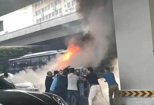 国产电车碰撞失火视频,揭秘事故真相与安全警示