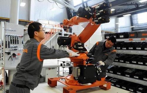 国产工业机器人视频,创新驱动，智造未来