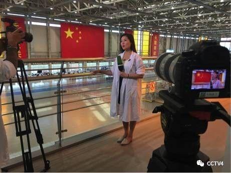 香港记者介绍国产飞机视频,香港记者镜头下的创新力量